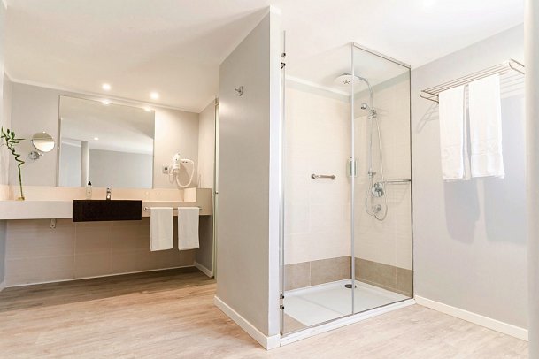 HOVIMA Costa Adeje – For Cool Adults - Badbeispiel Suite Superior Meerblick (Zimmercodierung WSM)