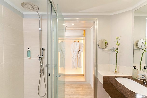 HOVIMA Costa Adeje – For Cool Adults - Badbeispiel Suite Excellence Panoramablick (Zimmercodierung WXN)