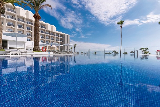 HOVIMA Costa Adeje – For Cool Adults - Infinity Pool im Excellence Bereich