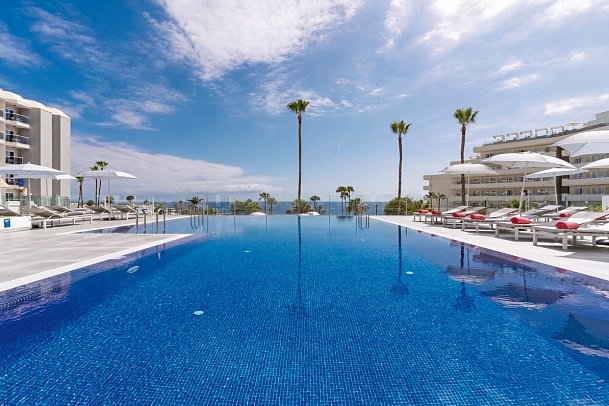HOVIMA Costa Adeje – For Cool Adults - Infinity Pool im Excellence Bereich