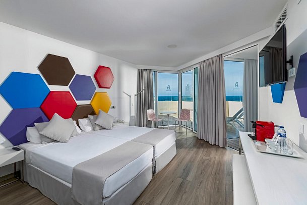 Alexandre Hotel Troya - Wohnbeispiel Doppelzimmer Panoramablick obere Etagen (Zimmercodierung D1M)
