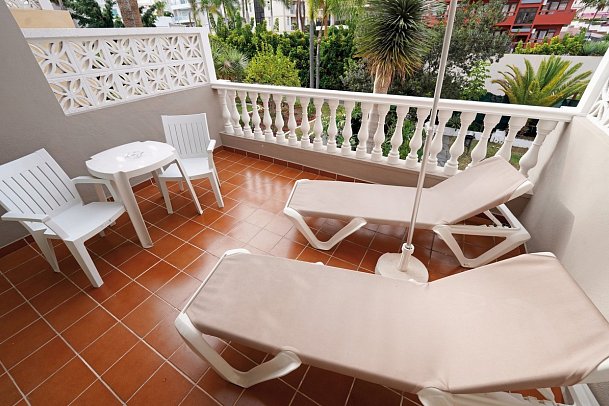 RF San Borondón - Wohnbeispiel Balkon Juniorsuite Gartenblick (Zimmercodierung JB1)