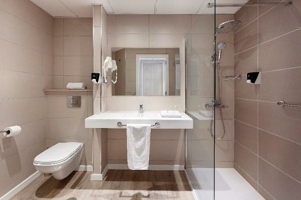 Alua Tenerife - Badbeispiel Doppelzimmer/Doppelzimmer Poolblick (Zimmercodierungen DB1 & DBP)