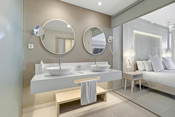 Bahia Principe Explore Fantasia - Wohnbeispiel Juniorsuite Meerblick Kingsize-Bett (Zimmercodierung JX3)