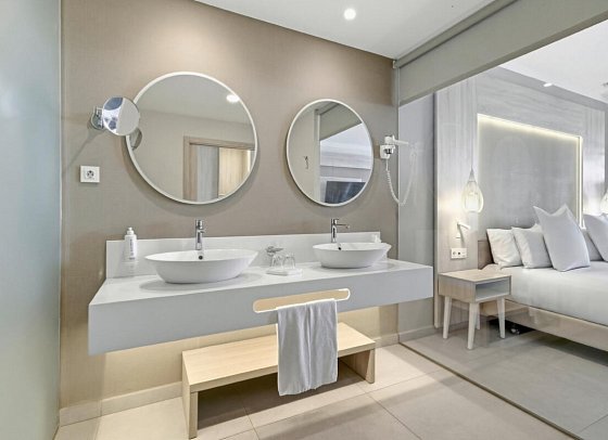 Bahia Principe Explore Fantasia - Wohnbeispiel Juniorsuite Meerblick Kingsize-Bett (Zimmercodierung JX3)