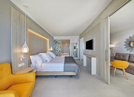 Bahia Principe Explore Fantasia - Wohnbeispiel Familiensuite Deluxe Meerblick Kingsize-Bett (Zimmercodierung WX3)