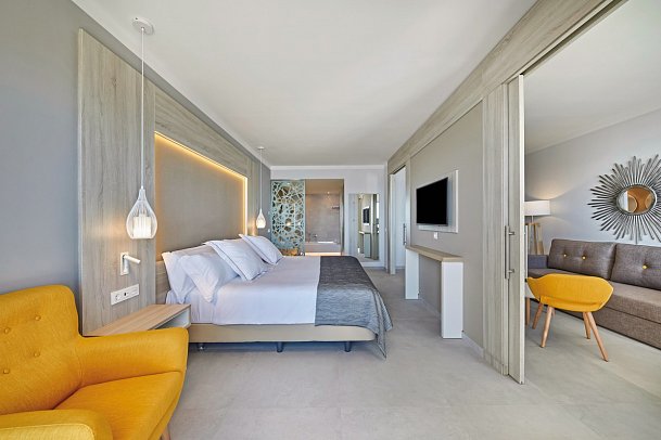 Bahia Principe Explore Fantasia - Wohnbeispiel Familiensuite Deluxe Meerblick Kingsize-Bett (Zimmercodierung WX3)