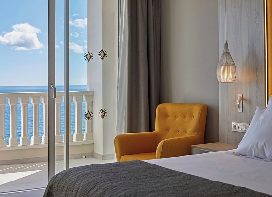 Bahia Principe Explore Fantasia - Wohnbeispiel Familiensuite Deluxe Meerblick Kingsize-Bett (Zimmercodierung WX3)