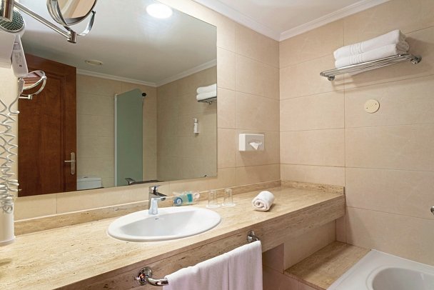 Landmar Costa Los Gigantes Family Resorts - Wohnbeispiel Suite Standard (Zimmercodierung WBG)