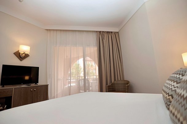 Puerto Palace - Wohnbeispiel Einzelzimmer Poolblick (Zimmercodierung EBP)