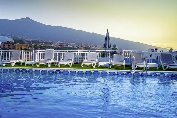 Skyview Hotel by LIVVO