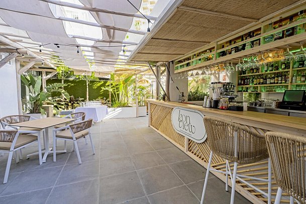 Skyview Hotel by LIVVO