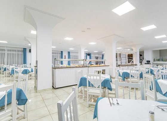 Skyview Hotel by LIVVO