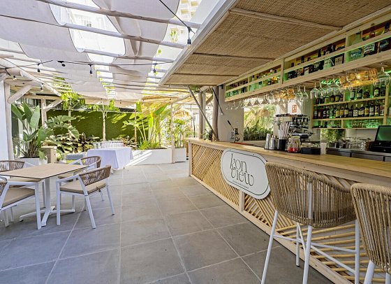 Skyview Hotel by LIVVO