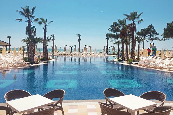 Grand Blue Fafa Resort