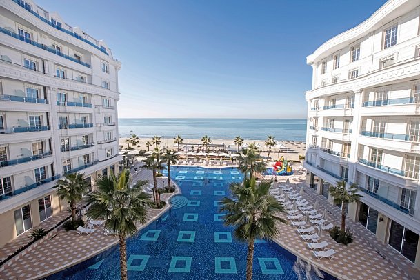 Grand Blue Fafa Resort