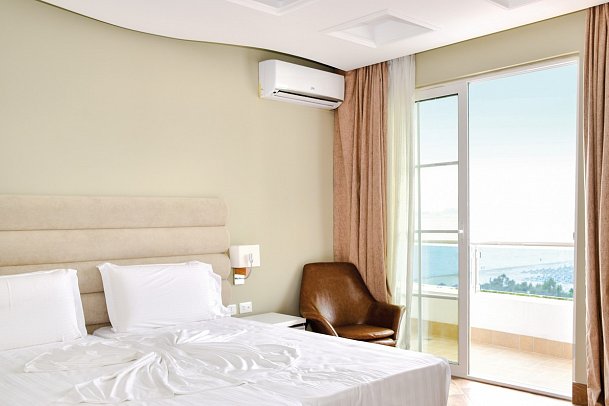 Grand Blue Fafa Resort - Wohnbeispiel Doppelzimmer seitl. Meerblick (Zimmercodierung DBN)