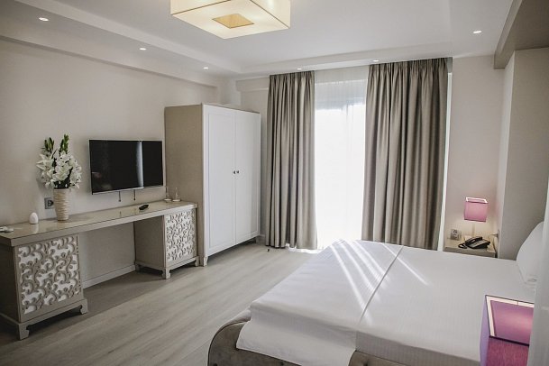 Demi Hotel - Wohnbeispiel Doppelzimmer Deluxe seitl. Meerblick (Zimmercodierungen DDN & DDM)