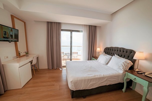 Epirus Hotel - Wohnbeispiel Doppelzimmer Meerblick (Zimmercodierung D1M)