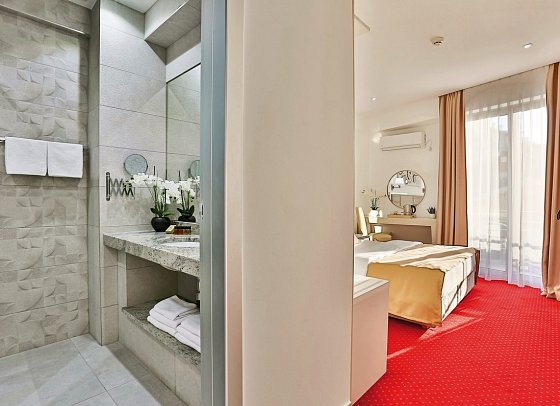 Hotel La Mer - Wohnbeispiel Double Room Sea View (Zimmercodierung DBM)