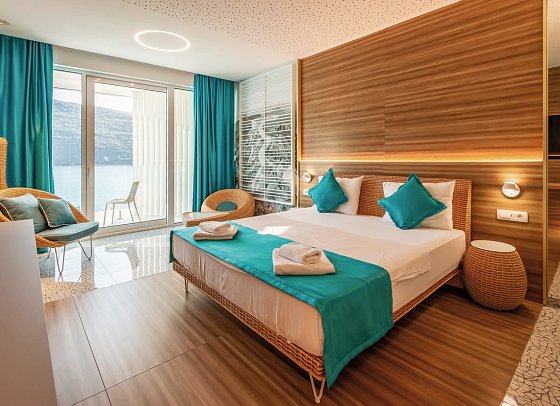 Carine Hotel Kumbor Superior - Wohnbeispiel DZ Deluxe seitl. Meerblick