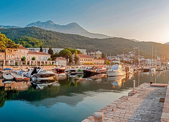 Lazure Hotel & Marina