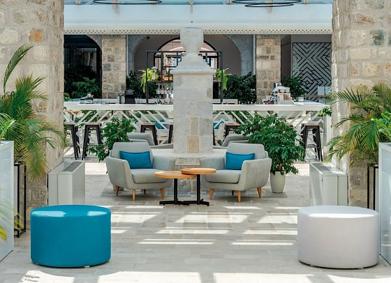 Lazure Hotel & Marina