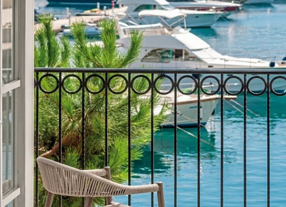 Lazure Hotel & Marina