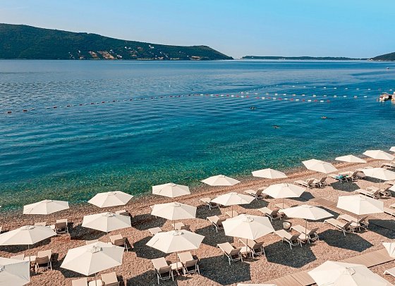 Lazure Hotel & Marina