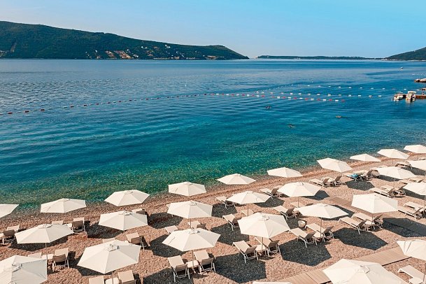 Lazure Hotel & Marina