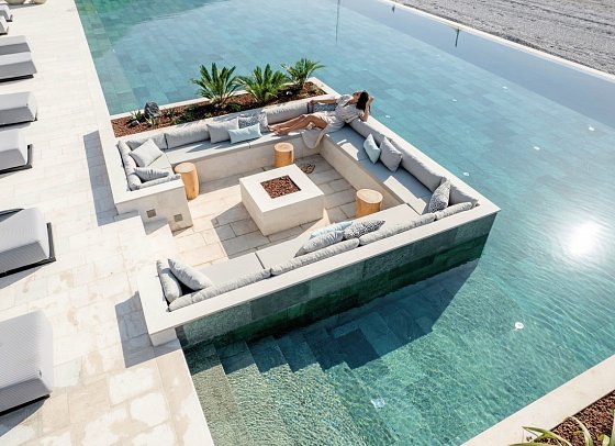 Lazure Hotel & Marina