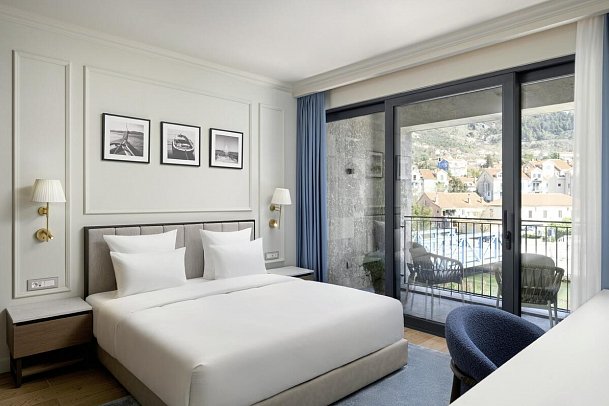Mövenpick Hotel & Residence Teuta Kotor Bay - Wohnbeispiel Doppelzimmer Meerblick (Zimmercodierung DBM)