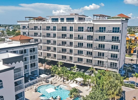 Barefoot Beach Club