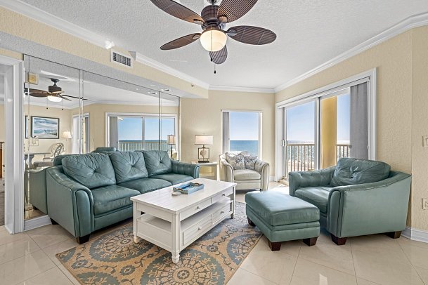 Sunset Vista Two bedroom Beachfront Suites Apartments - Wohnbeispiel