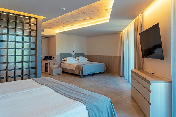 GRIFID Noa - Wohnbeispiel Doppelzimmer Deluxe seitl. Meerblick (Zimmercodierung DD4)