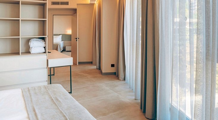 GRIFID Noa - Wohnbeispiel Suite Deluxe seitl. Meerblick (Zimmercodierung WDN)