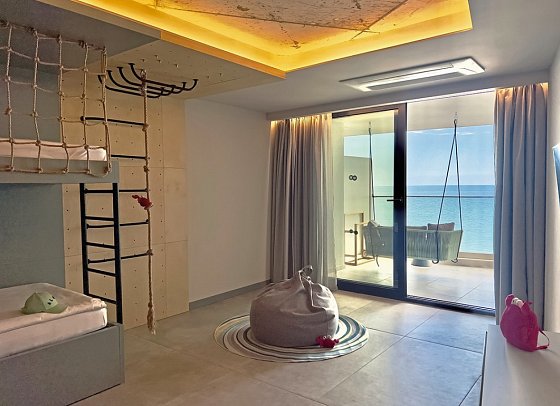GRIFID Noa - Wohnbeispiel Familienzimmer Deluxe Meerblick (Zimmercodierung FDM)