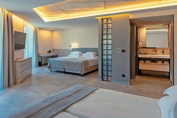 GRIFID Noa - Wohnbeispiel Doppelzimmer Deluxe seitl. Meerblick (Zimmercodierung DD4)