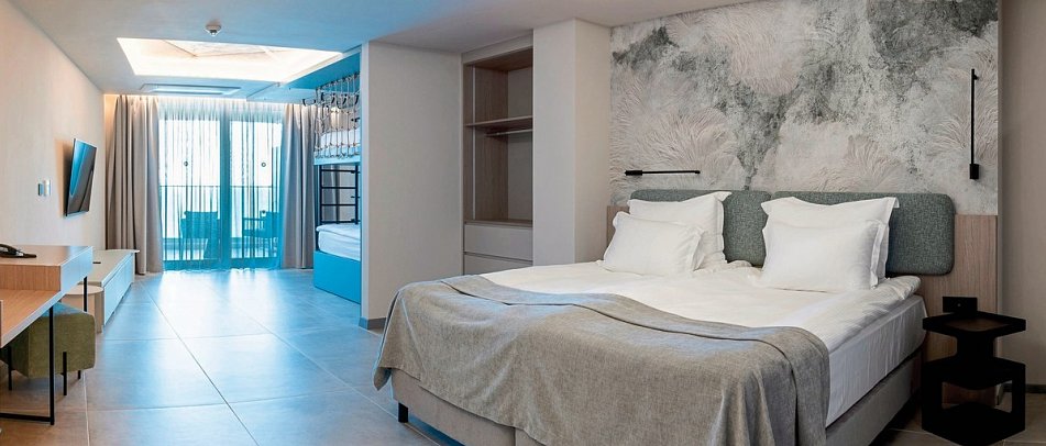 GRIFID Noa - Wohnbeispiel Familienzimmer Deluxe Meerblick (Zimmercodierung FDM)