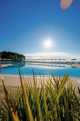 HVD Riviera Beach Hotel