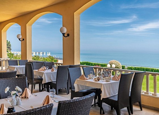 HVD Riviera Beach Hotel