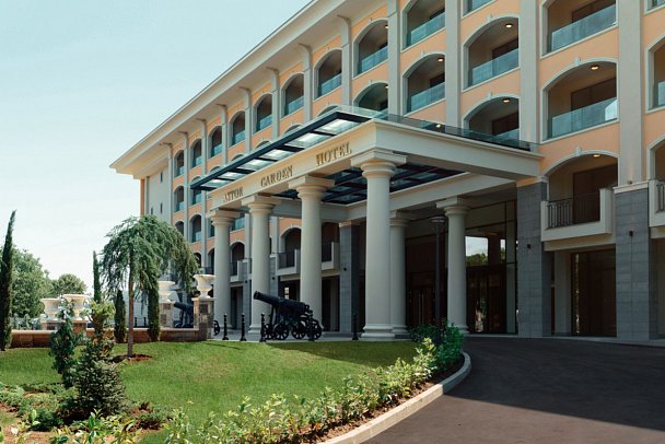 Astor Garden Hotel