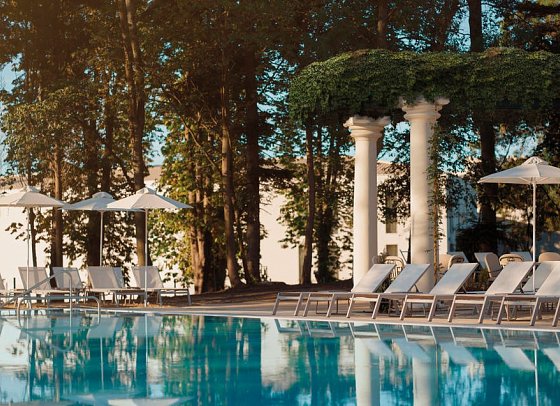 Astor Garden Hotel