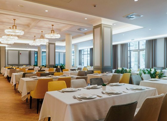 Astor Garden Hotel