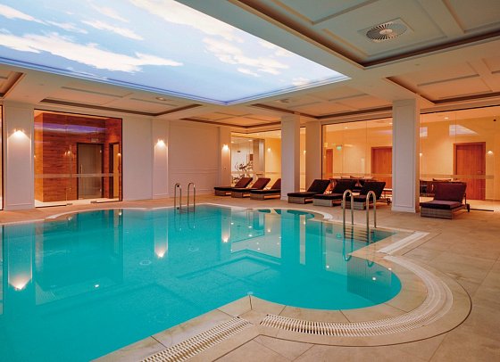 Astor Garden Hotel