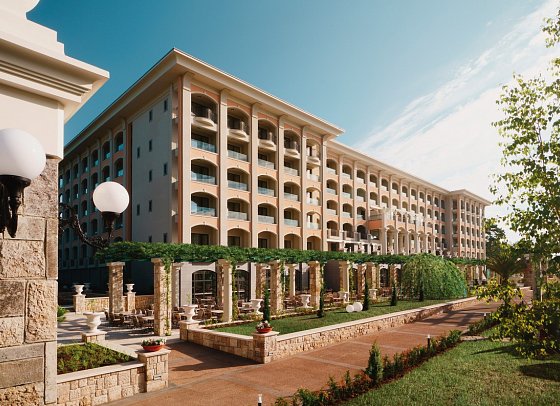 Astor Garden Hotel