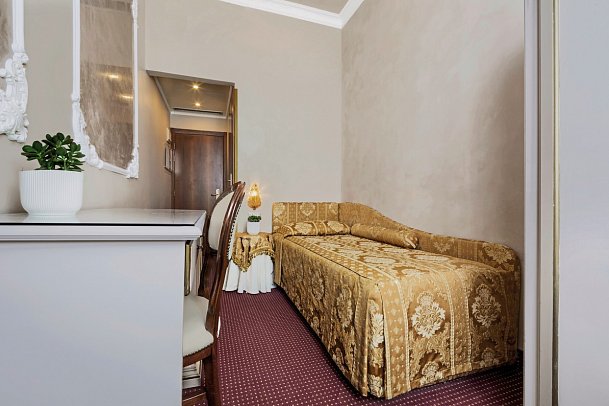 Hotel Pausania - Wohnbeispiel Einzelzimmer (Zimmercodierung EB1)