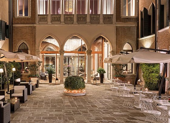 Sina Centurion Palace