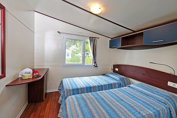 Camping Pino Mare - Wohnbeispiel Mobilheim Acquamarina (Zimmercodierung CB2)