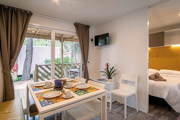 Jesolo Family Resort - Wohnbeispiel Mobilheim Lodge Superior Maxi (Zimmercodierung CB2)